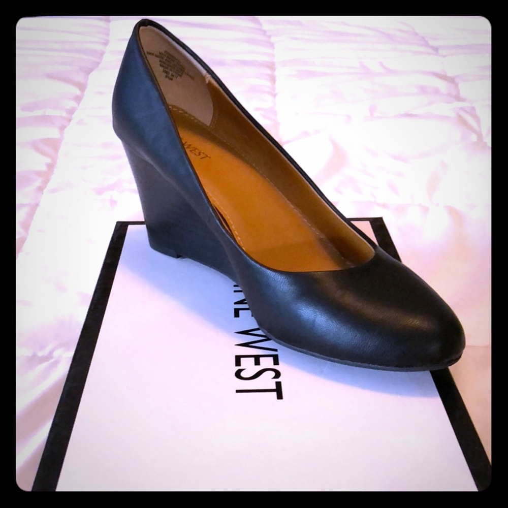 Nine West black leather wedge
